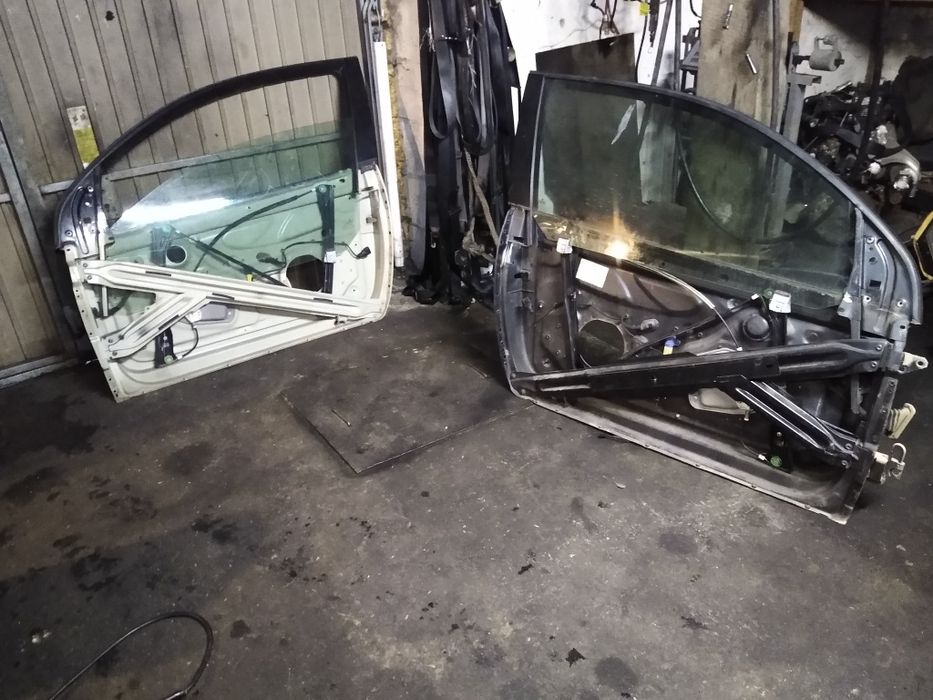 Ramka stelaż drzwi podnośnik szyba VW Golf V 3d prawa lewa