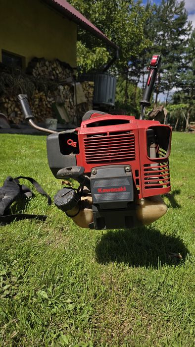 Kawasaki TJ45E, kosa spalinowa z szelkami do koszenia