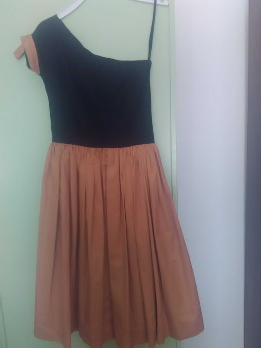 Vestido muito original, dupla camada