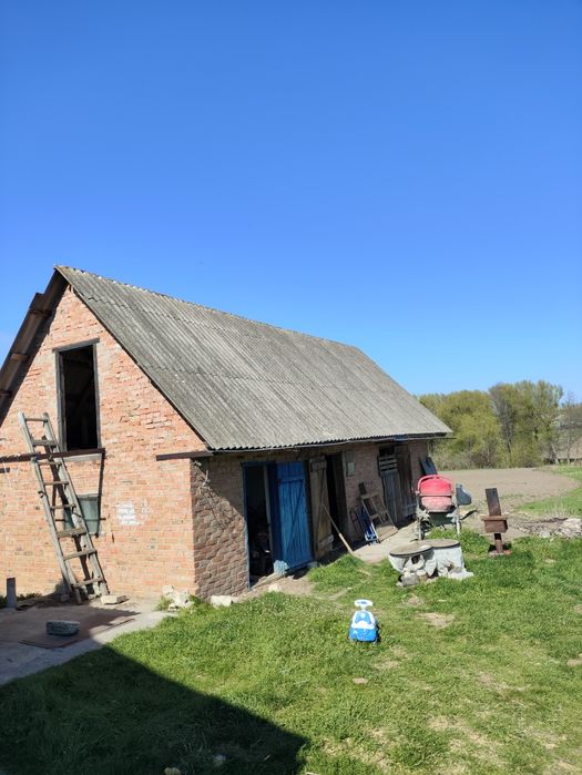 Хата зі зручностями всередині