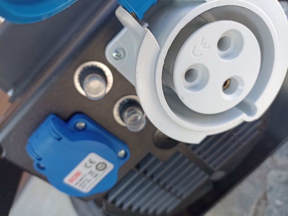 Бензиновый генератор Honda 6,4кВт/220В электростанция с Испании AYERBE