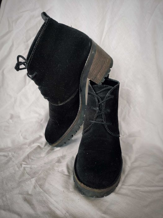 Botas pretas pelo tornozelo com salto médio, nº 37