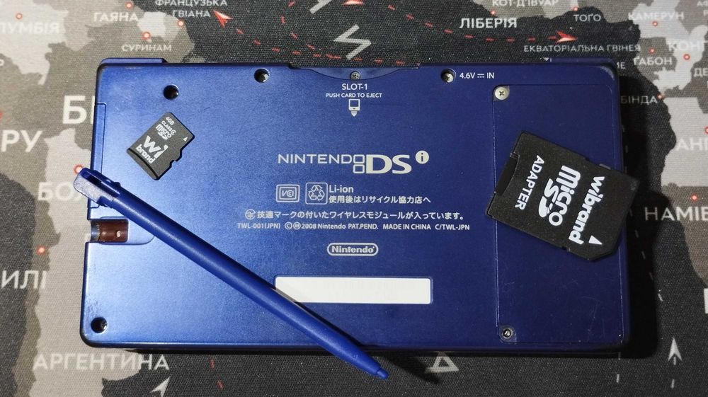 Nintendo DSi синього кольору