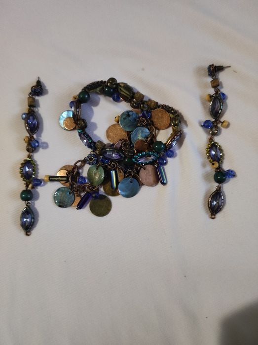 Біжутерія  сережки і браслет