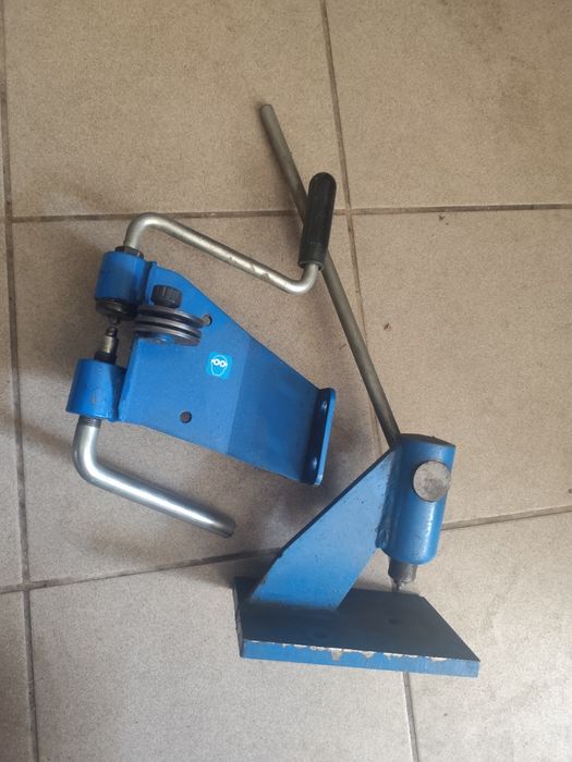 Zestaw do nitowania i roznidowywania łańcuchów