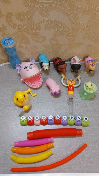 Разные игрушки  .