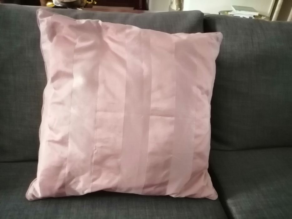 2 Almofadas Decorativas / 2 Decorative Pillows