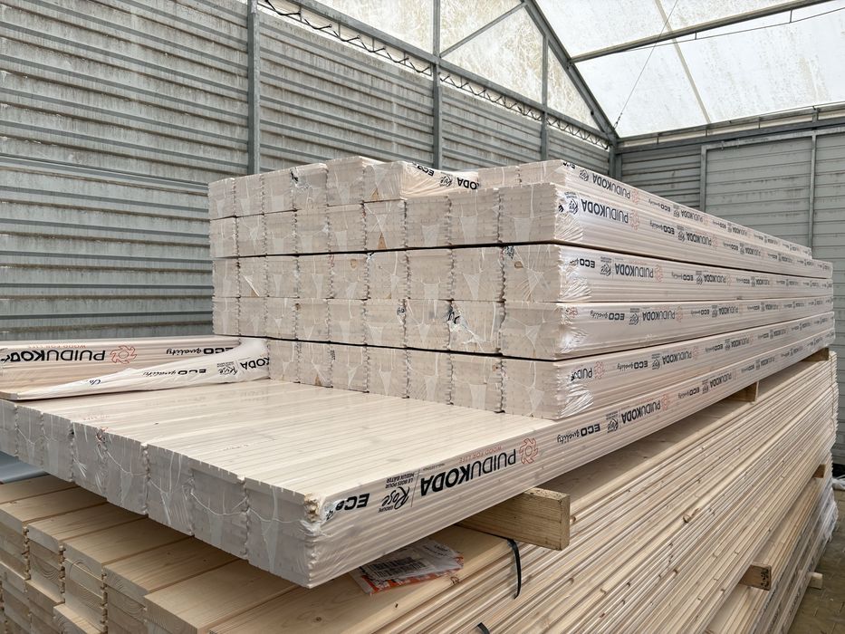 Podbitka świerk skandynawski skład z drewnem makowiec