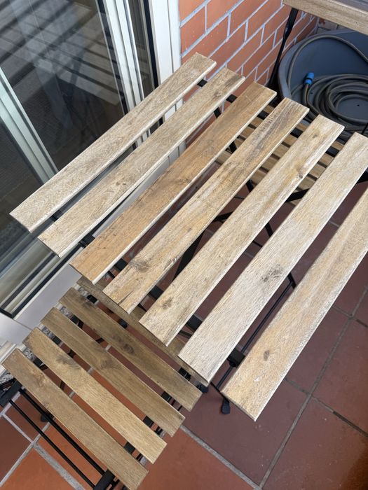 Conjunto de exterior- mesa e duas cadeiras