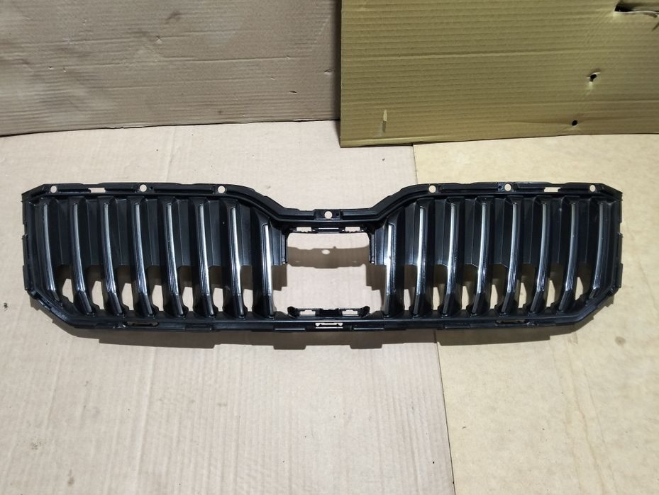 Grill Skoda Superb lll 3V0