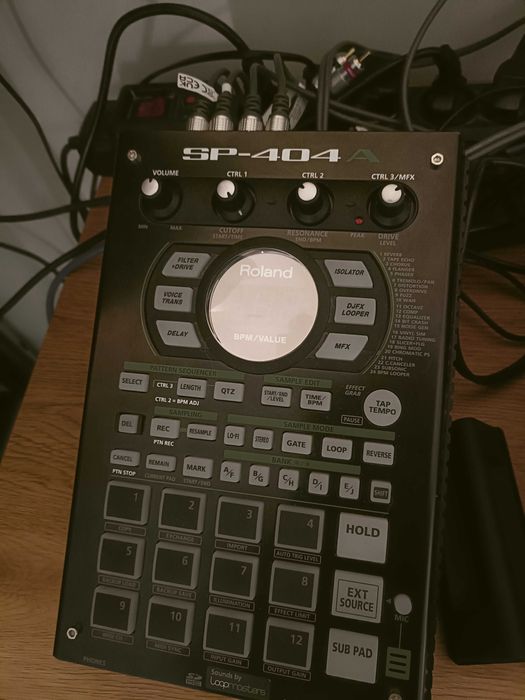 Roland SP-- 404A