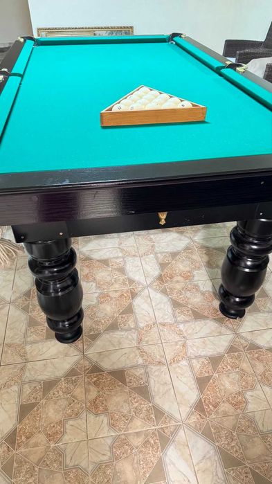 Більярдний стіл 220*120 см. З набором для гри .