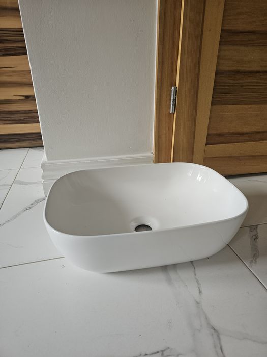 Umywalka nablatowa nowa ceramiczna 32,5x45,5cm podłużna biała