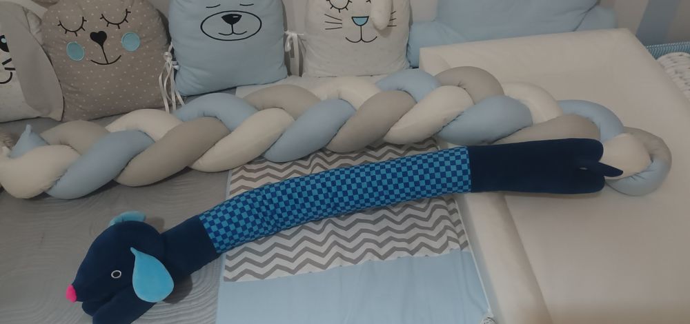 Colcha, rolo para berço, cestos e outros acessórios NOVO