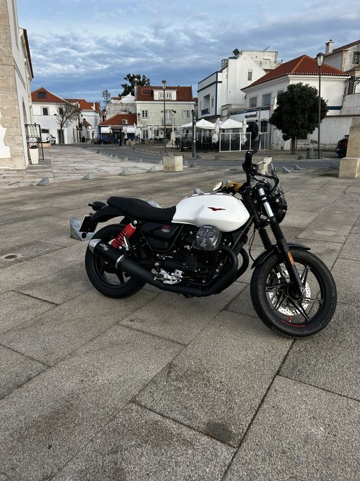 Moto Guzzy V7 Stone Ten 850 Nova