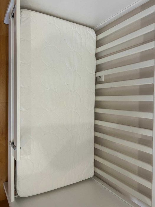 Berço IKEA SUNDVIK + colchão JÄTTETRÖTT + lateral segurança NATTAPA
