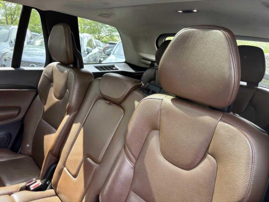 Volvo XC90      2021