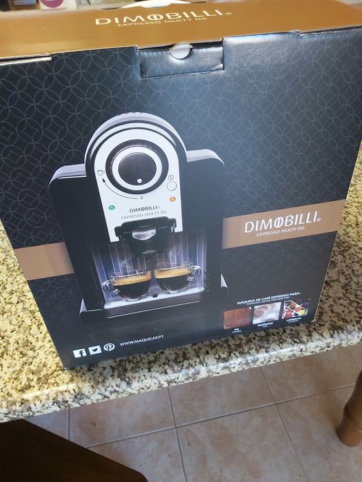 Máquina de café Dimobilli D6 com avaria