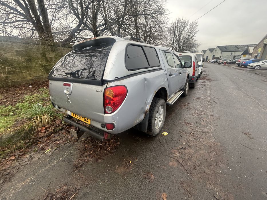 L 200 navara hilux ranger для зсу пікап