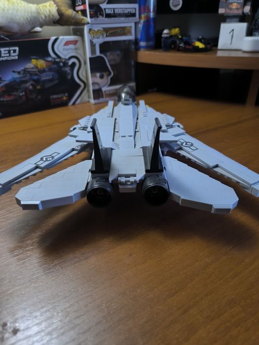 Лего літак військовий