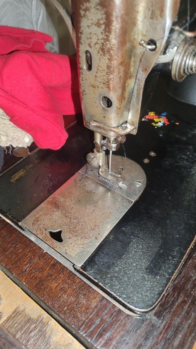 Швейна машинка мінерва