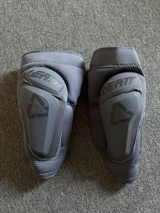 Ochraniacze na kolana leatt  df 6.0 l/xl