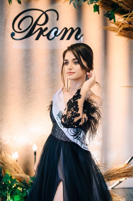 Вечірню сукню,у хорошому стані одягали один раз