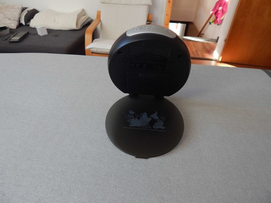 Электронные настольные часы.