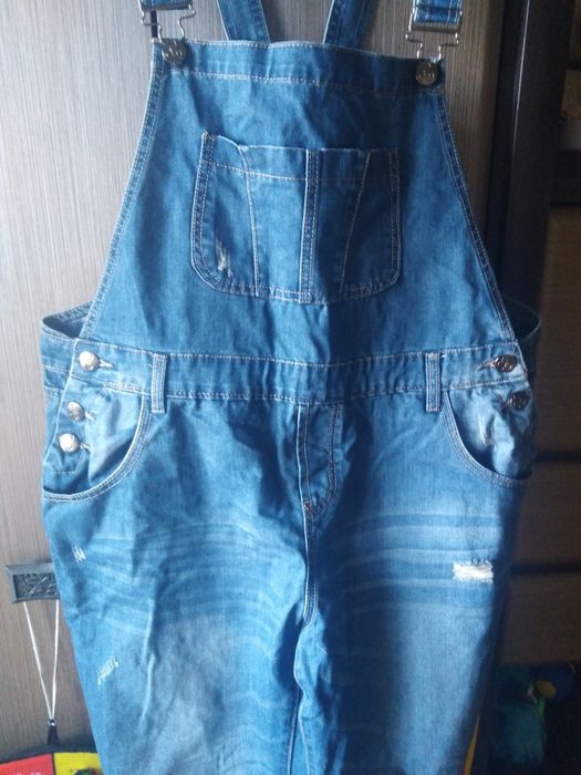 Продам 2 джинсовых комбинезона
