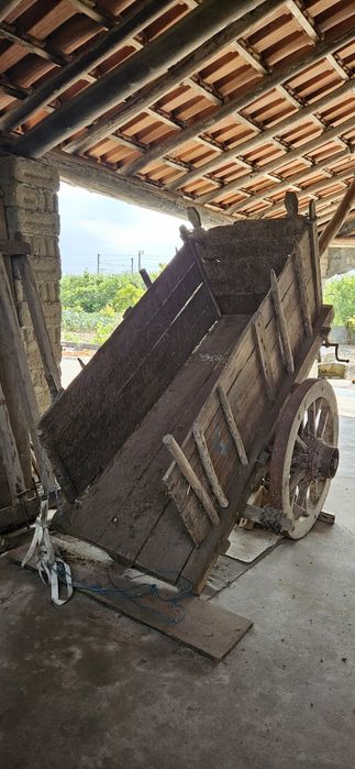 Carro de bois e grade