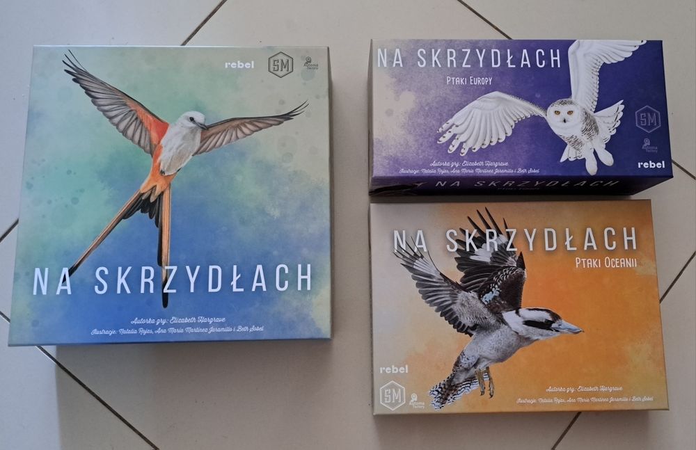 Na Skrzydlach z dodatkami Ptaki Oceanii i Europy oraz insertem ze sklejki Redrewno i koszulkami