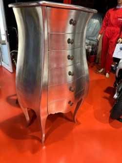 Cómoda alta de estilo barroco de madeira cinzenta com 6 gavetas