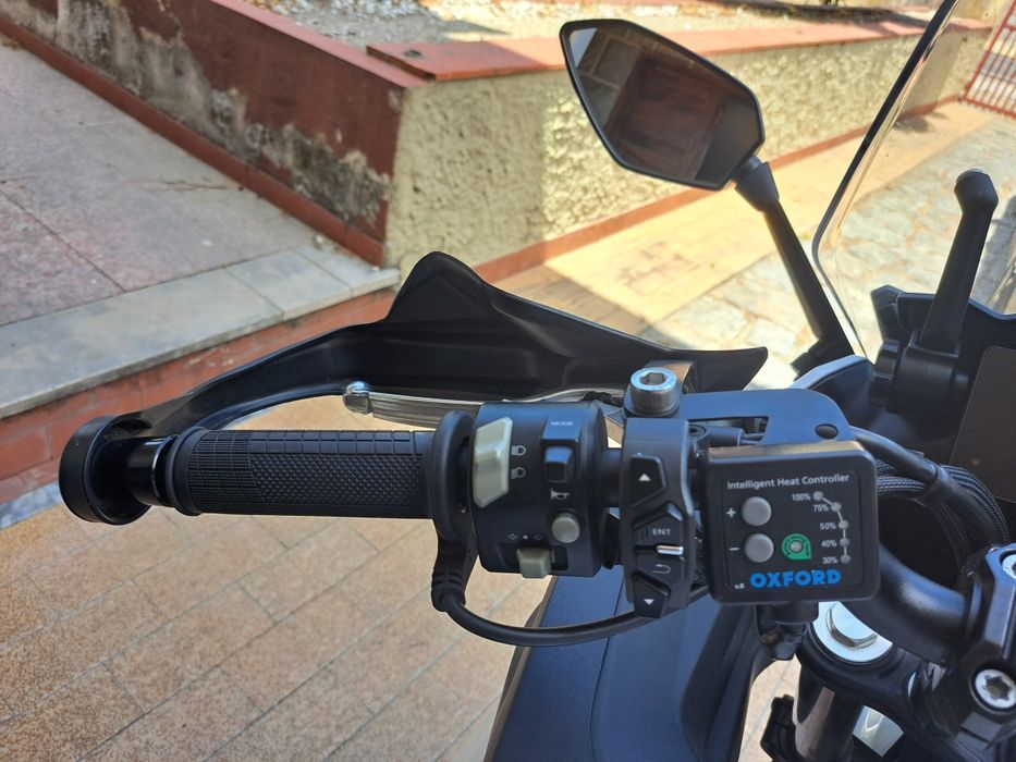 CF Moto 650 GT com malas e top case