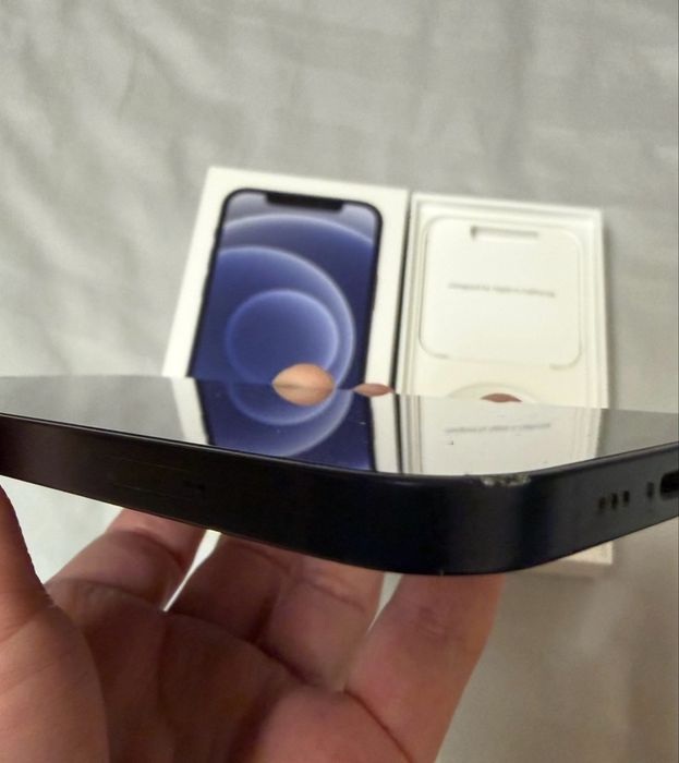 iPhone 12 на 64 ГБ