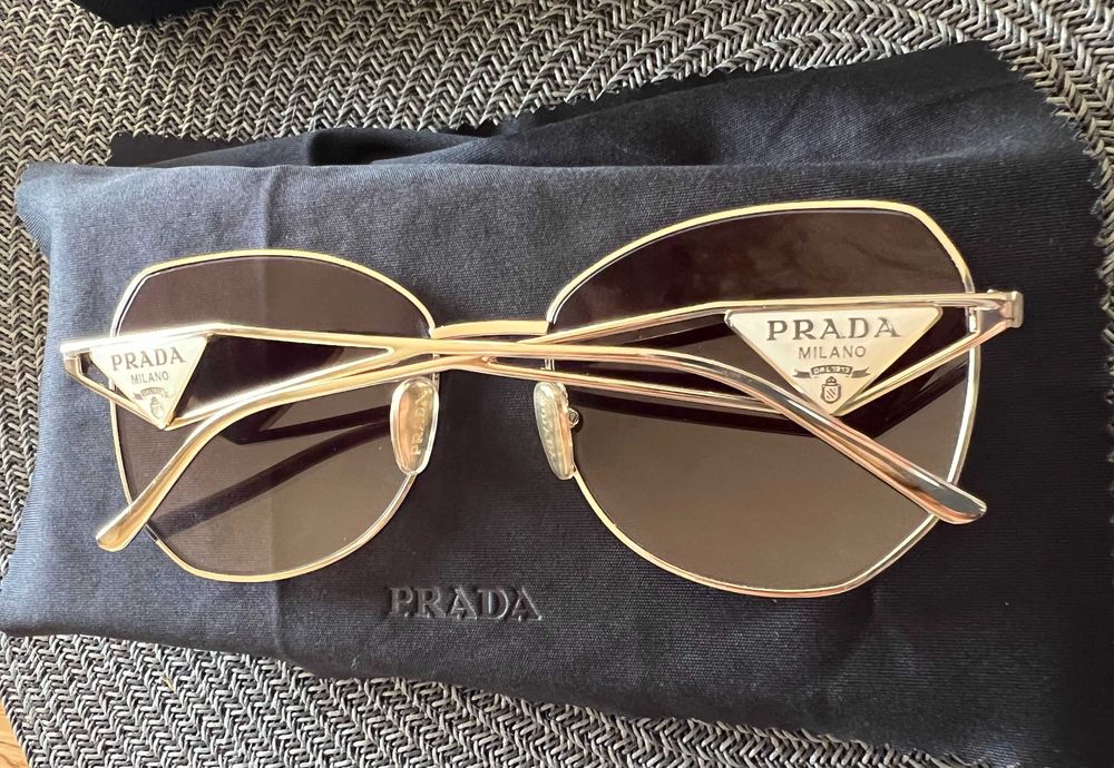 Солнцезащитные очки prada