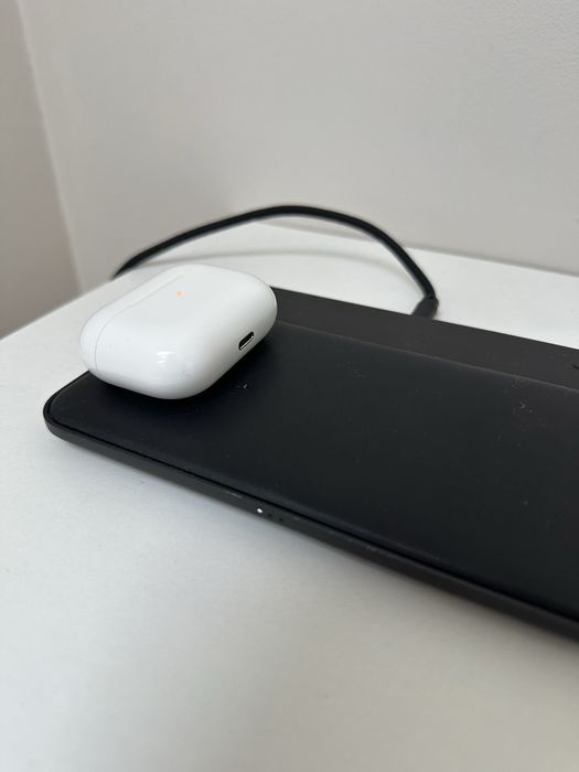 Ładowarka bezprzewodowa do Iphone i Airpods - Nomad Base Station Hub
