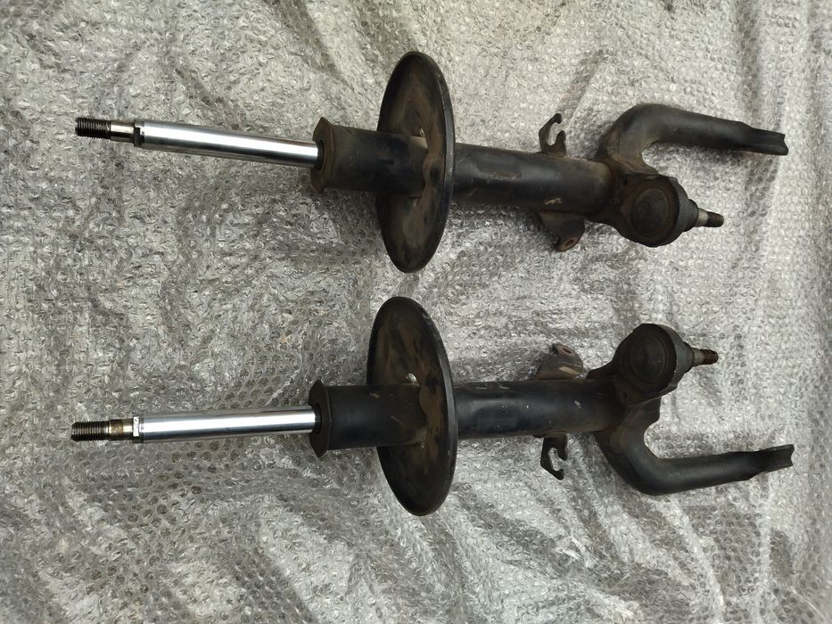 Продам амортизаторы на Тойота Селика ST202