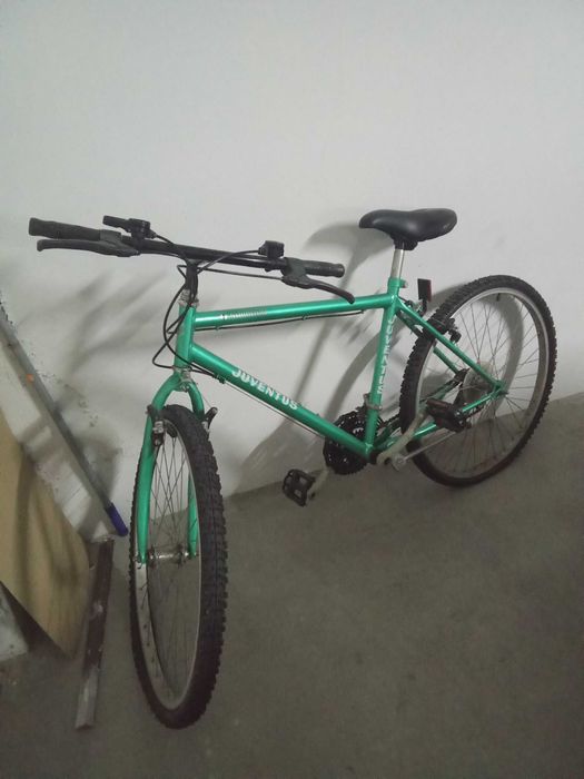 Bicicleta com pouco uso