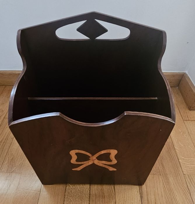 Mesa de apoio e porta revistas