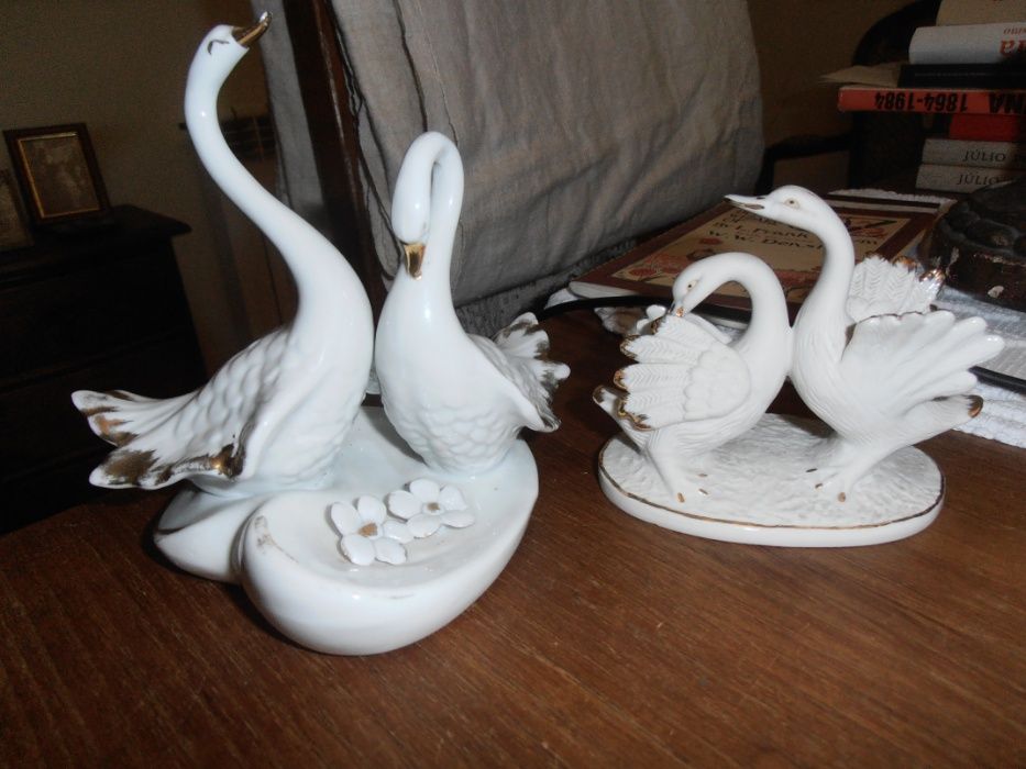 páte de limoges- 2 pares de cisnes em porcelana+biscuit