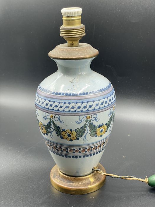 Candeeiro de ceramica seculo 19 outeiro Agueda com brasão