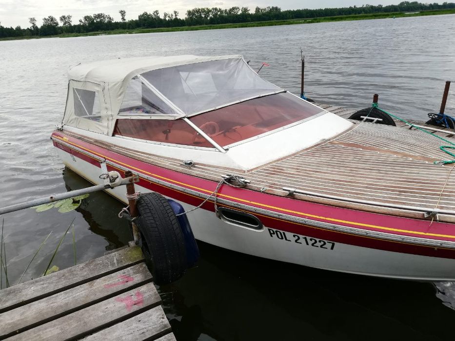 Motorówka kabinowa Jeanneau db23