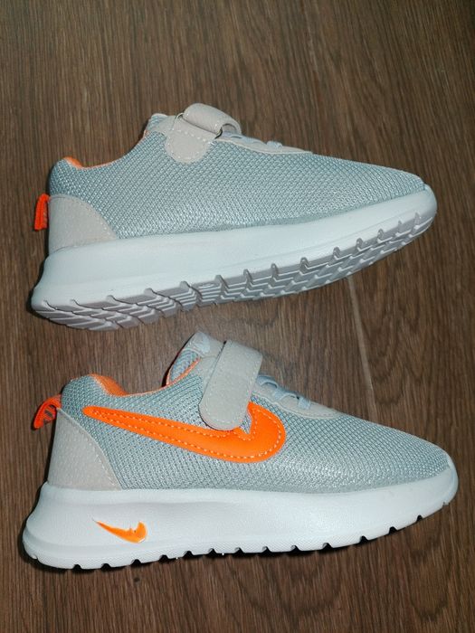 Продам кросівки нові