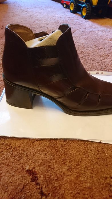 Ботинки ,новые ,очень удобные, кожанные ,41 р.