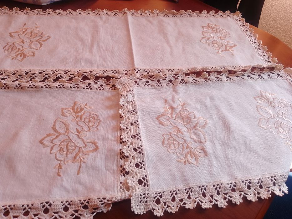 Jogo de quarto em linho com crochet