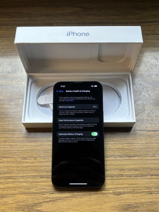 Iphone 13: bateria em excelente estado, capa e carregadores incluídos