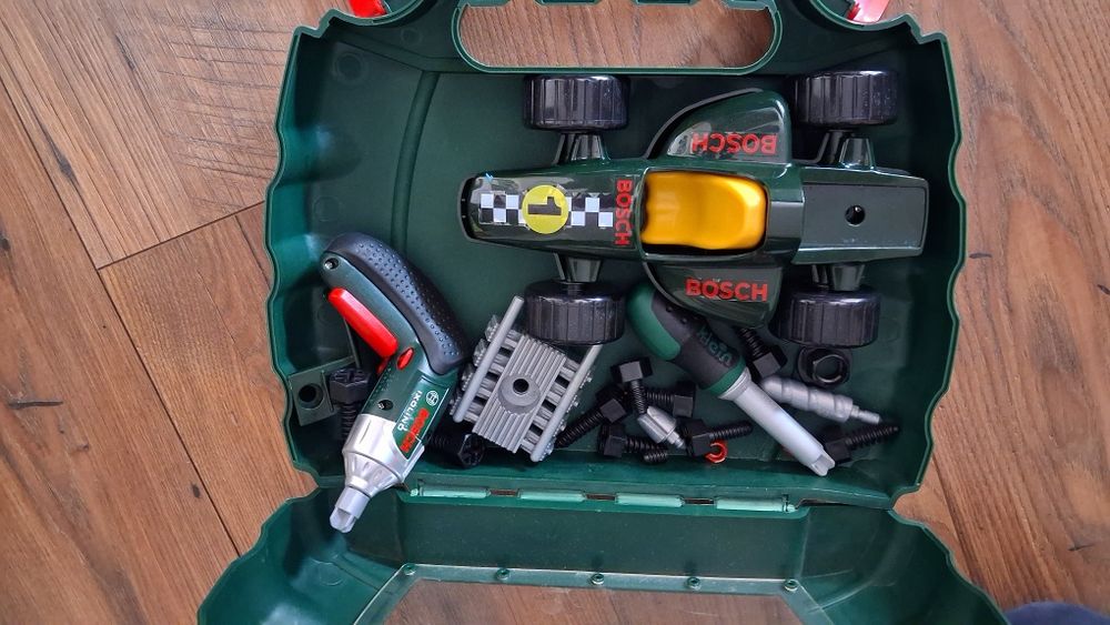 Samochód wyścigiowy Bosch