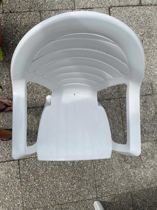 Conjunto de mesa e 6 cadeiras em plástico branco – ideal para exterior