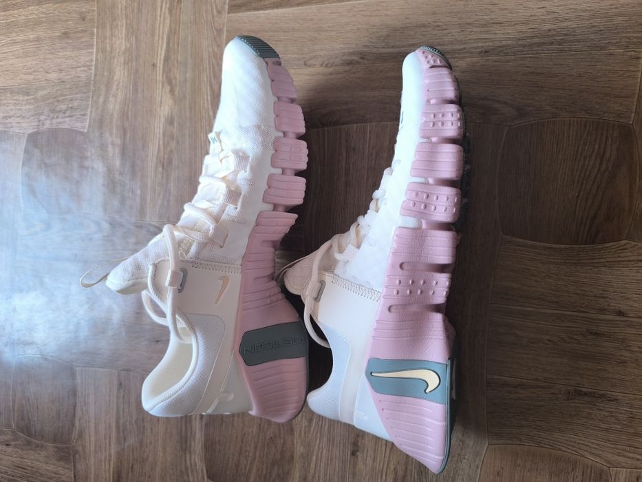 Кроссовки Nike новые