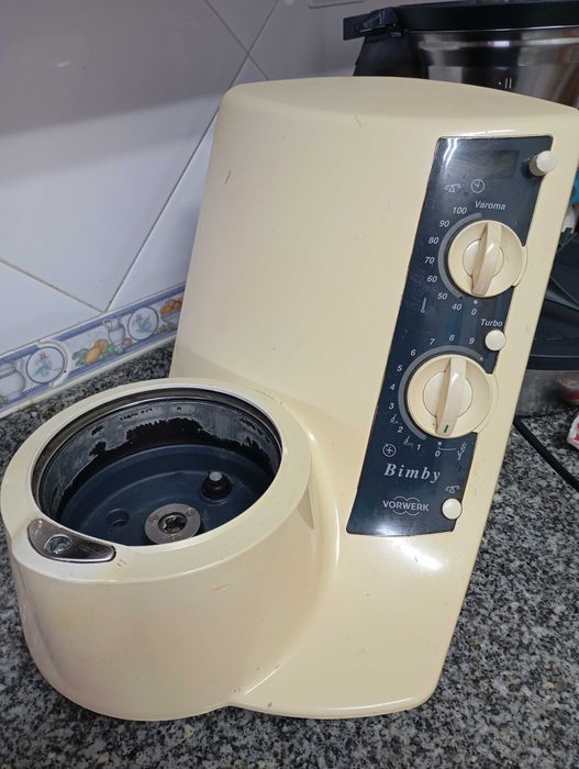 Bimby tm21, NÃO FUNCIONA, com utensílios em ótimo estado